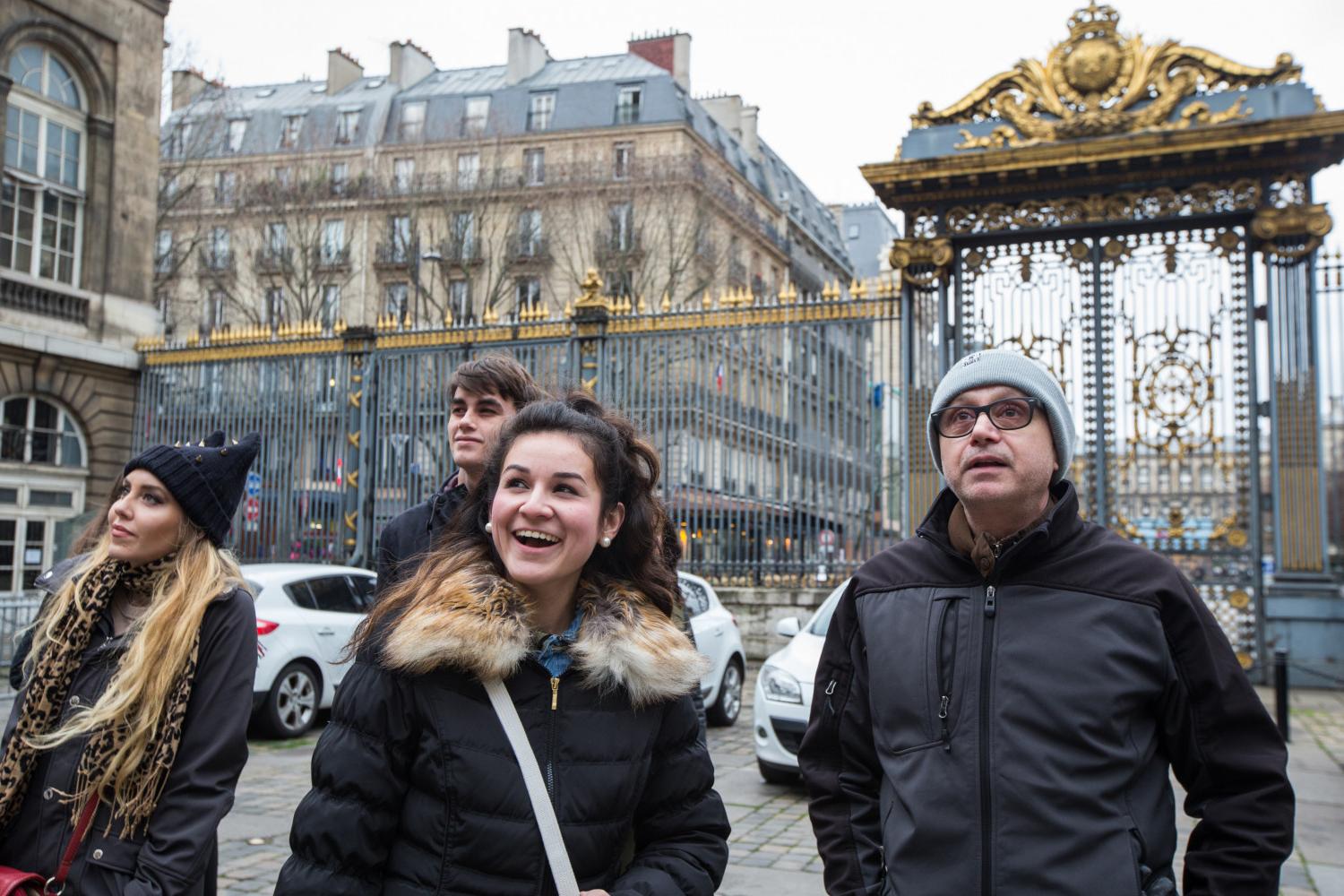 <a href='http://8d.lfkgw.com/'>全球十大赌钱排行app</a>学院法语教授Pascal Rollet带领学生们到巴黎游学.